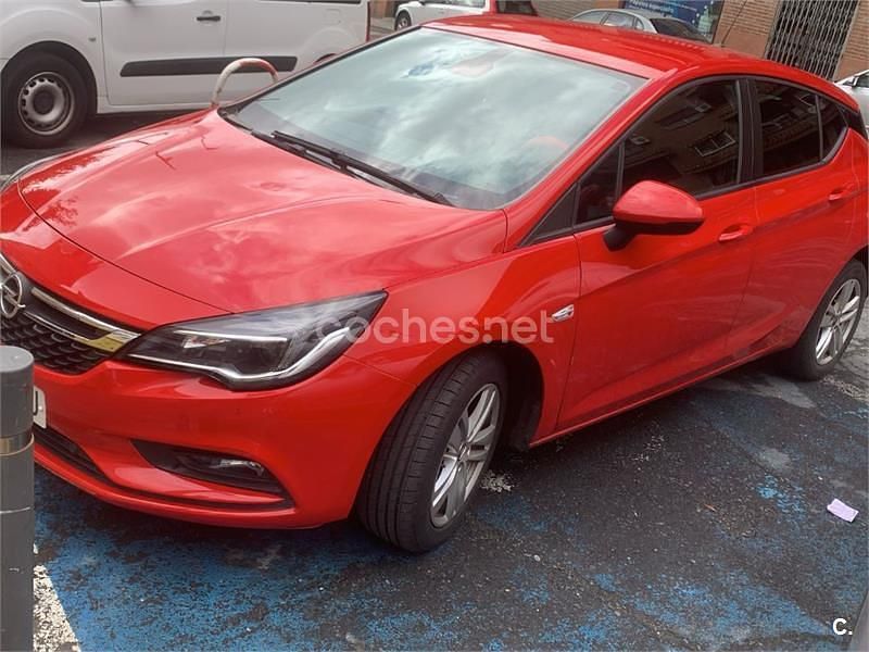 Usado Opel Astra Dynamic 110 CV (80 kW) 2018 Rojo Berlina