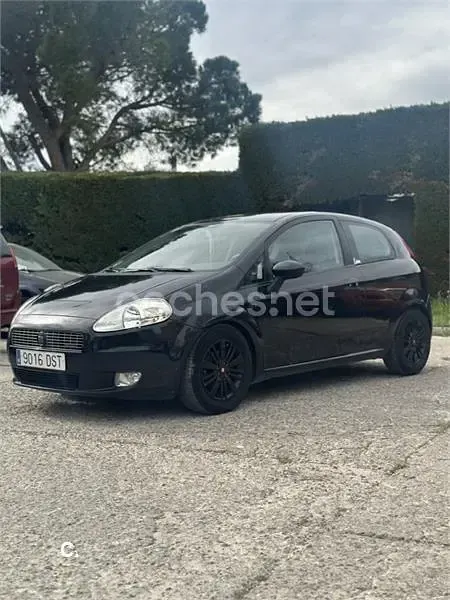 Usado Fiat Grande Punto Active 75 CV (55 kW) 2005 Negro Utilitario