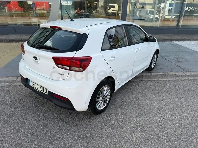 Usado Kia Rio GT-Line 100 CV (73 kW) 2019 Blanco Berlina