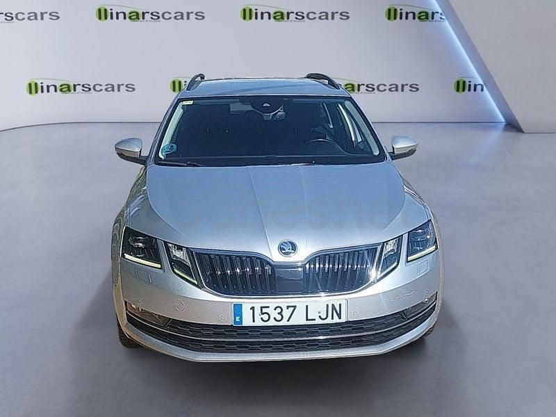 Usado Skoda Octavia Ambition 150 CV (110 kW) 2020 Gris / plata Familiar