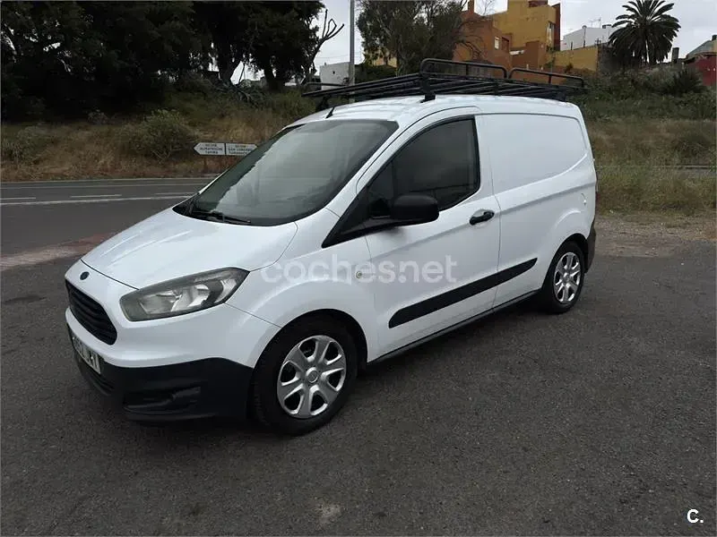 Usado Ford Tourneo Courier Ambiente 75 CV (55 kW) 2017 Blanco Monovolumen