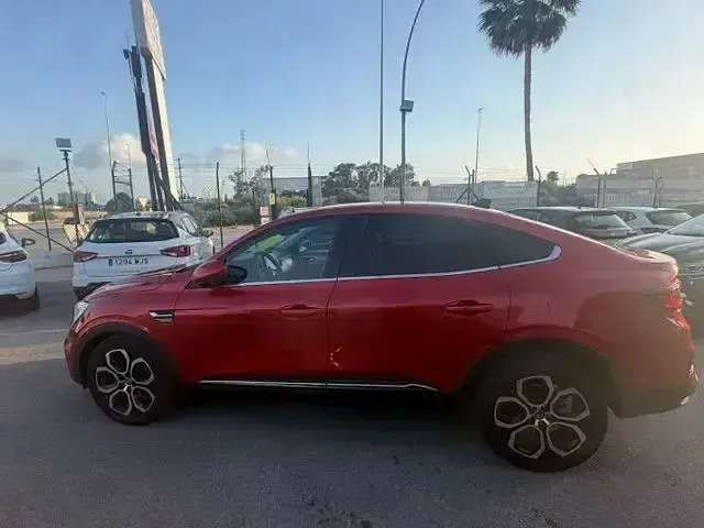 Usado Renault Arkana Evolution 145 CV (106 kW) 2023 Rojo SUV