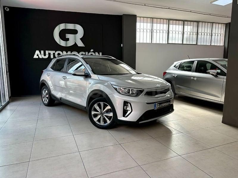 Usado Kia Stonic 100 HP (73 kW) 2024 Cinzento SUV