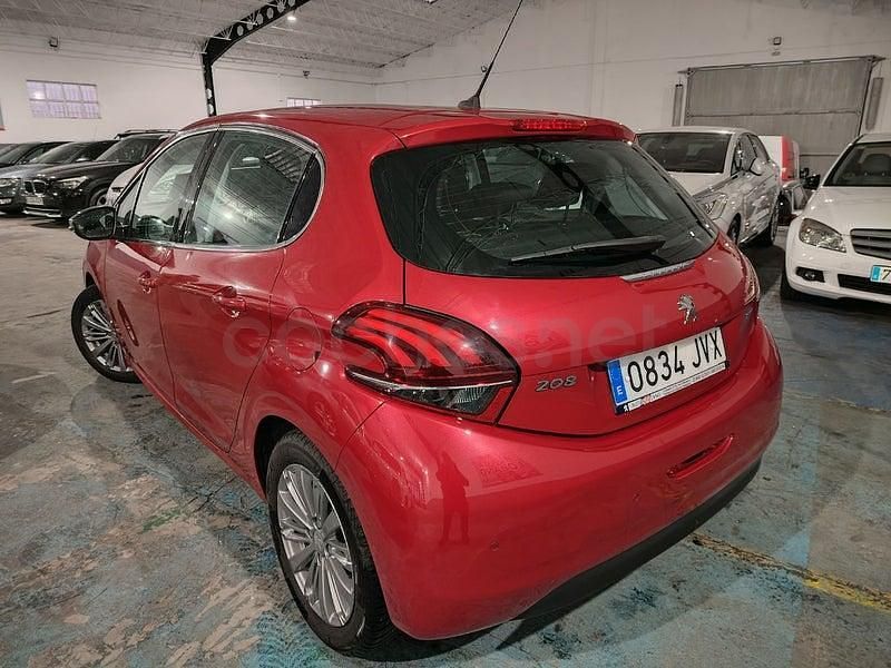 Usado Peugeot 208 Access 82 CV (60 kW) 2016 Granate Utilitario