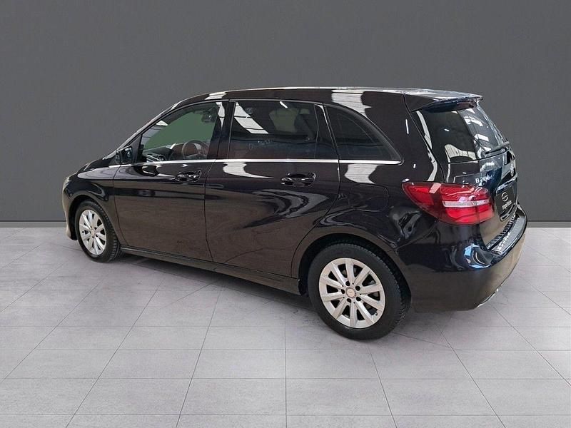 Usado Mercedes B200 136 CV (100 kW) 2016 Negro Monovolumen