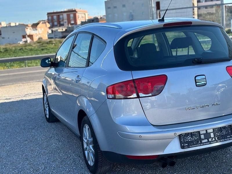 Usado Seat Altea XL Style 140 CV (102 kW) 2012 Gris / plata Monovolumen