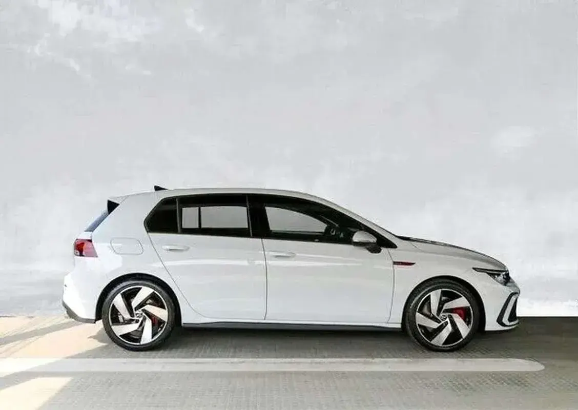 Usado VW Golf VIII GTI 245 CV (180 kW) 2021 Blanco Berlina