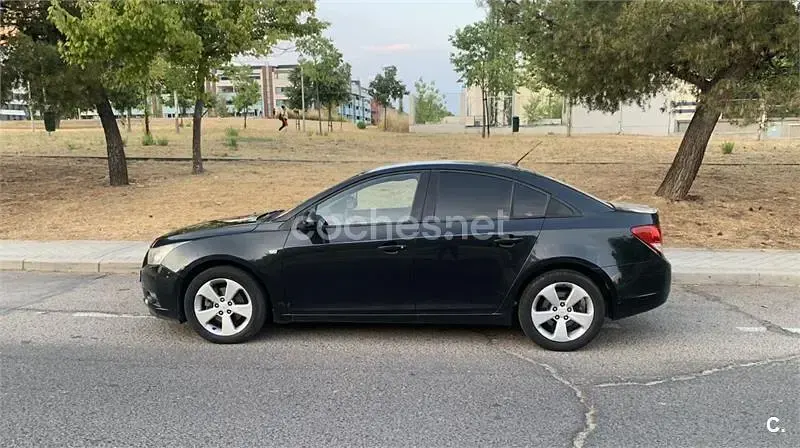 Usado Chevrolet Cruze LS 125 CV (91 kW) 2010 Negro Berlina