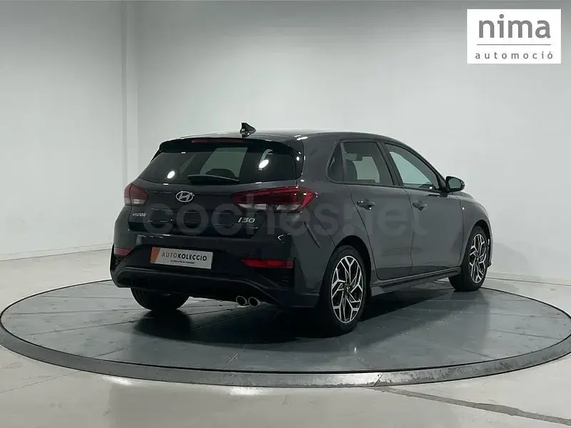 Usado Hyundai i30 N Line 100 CV (73 kW) 2025 Gris / plata Berlina