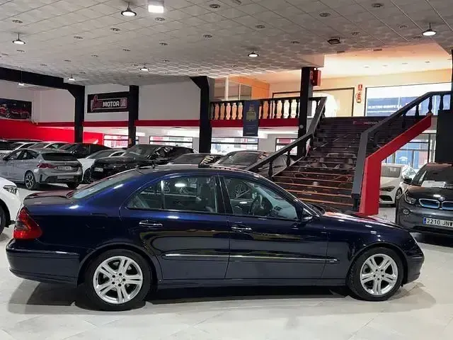 Usado Mercedes E280 Avantgarde 190 CV (139 kW) 2007 Azul Berlina