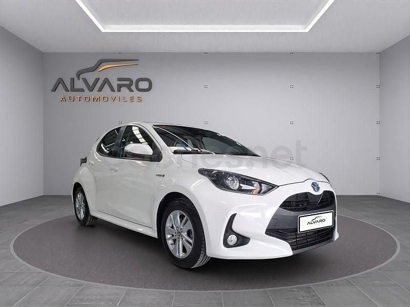 Usado Toyota Yaris Hybrid Business Edition 116 CV (85 kW) 2021 Blanco Berlina