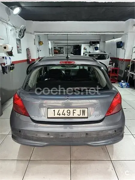 Usado Peugeot 207 75 CV (55 kW) 2006 Gris / plata Berlina