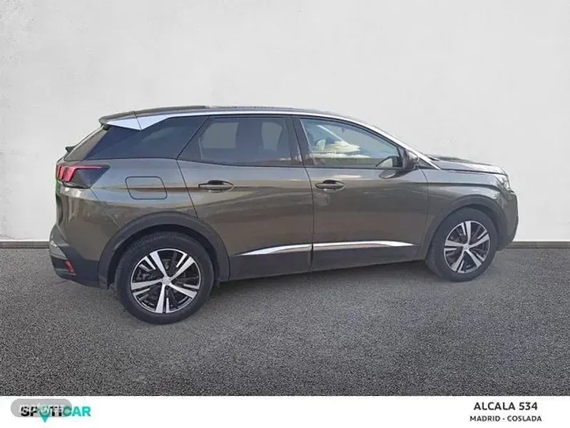 Usado Peugeot 3008 Allure 130 CV (95 kW) 2020 Gris SUV