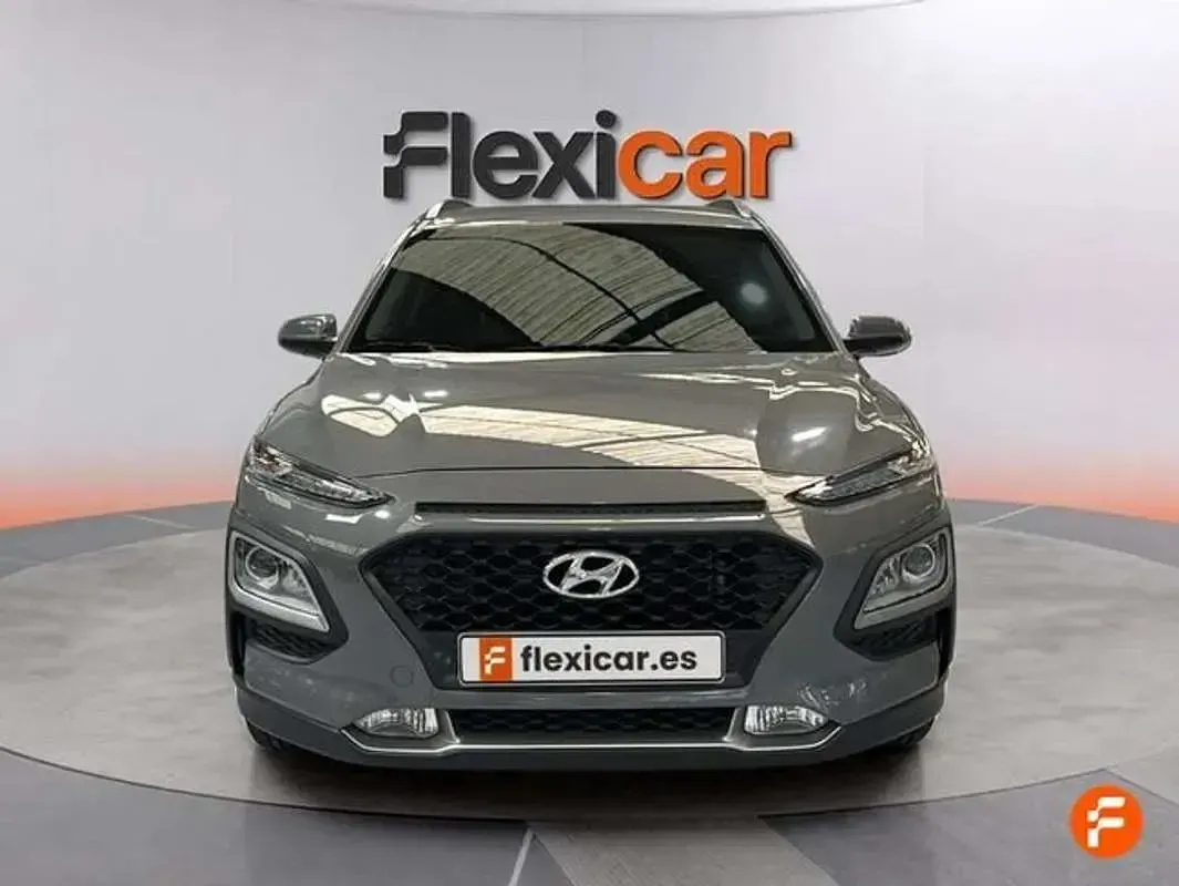 Usado Hyundai Kona Style 141 CV (103 kW) 2021 Gris SUV
