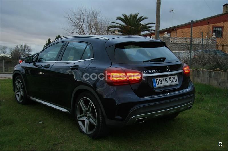 Usado Mercedes GLA200 136 CV (100 kW) 2017 Azul SUV
