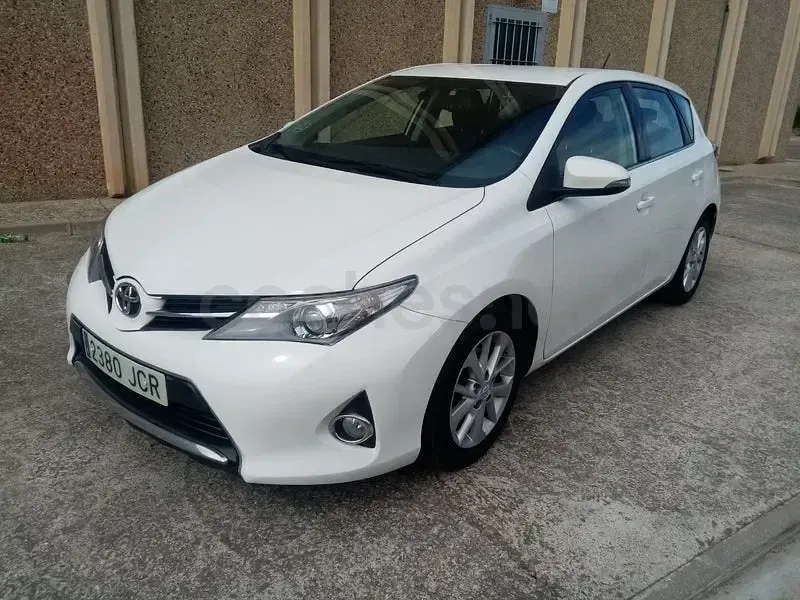 Usado Toyota Auris Business Edition 90 CV (66 kW) 2016 Blanco Berlina