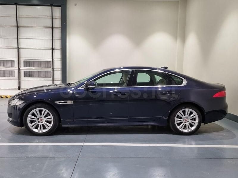 Usado Jaguar XF Prestige 180 CV (132 kW) 2020 Azul Berlina