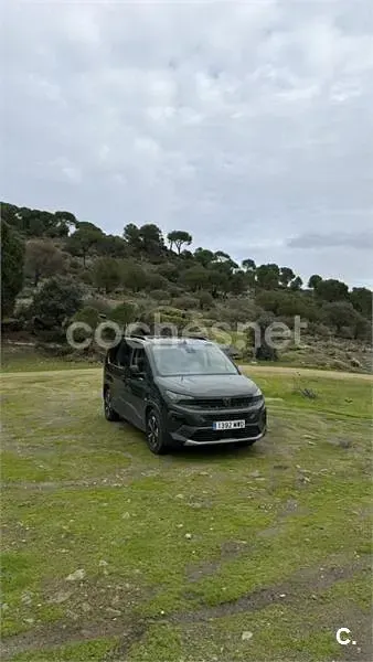 Usado Peugeot Rifter GT 130 CV (95 kW) 2024 Verde Monovolumen