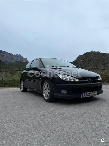 Usado Peugeot 206 GTi 138 CV (101 kW) 2002 Negro Berlina