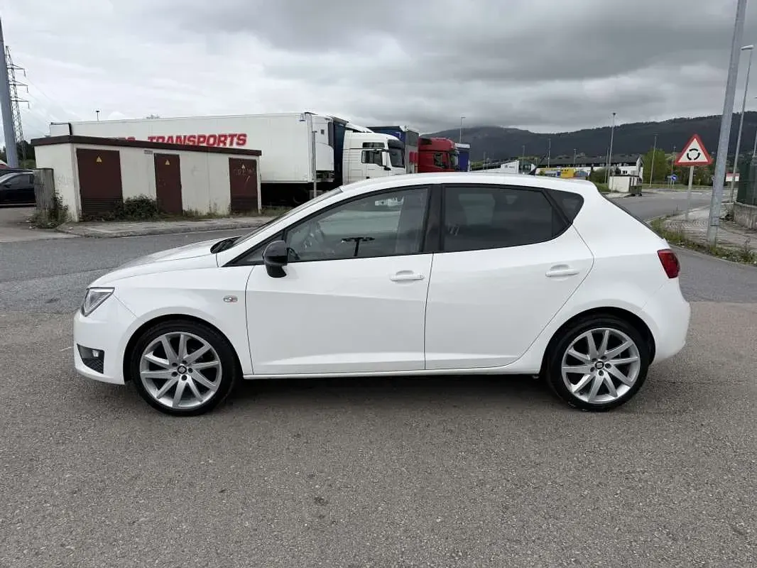 Usado Seat Ibiza FR 90 CV (66 kW) 2016 Blanco Utilitario