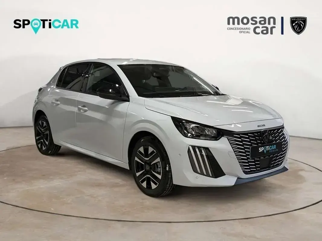 Usado Peugeot 208 Allure 101 CV (74 kW) 2025 Blanco Utilitario