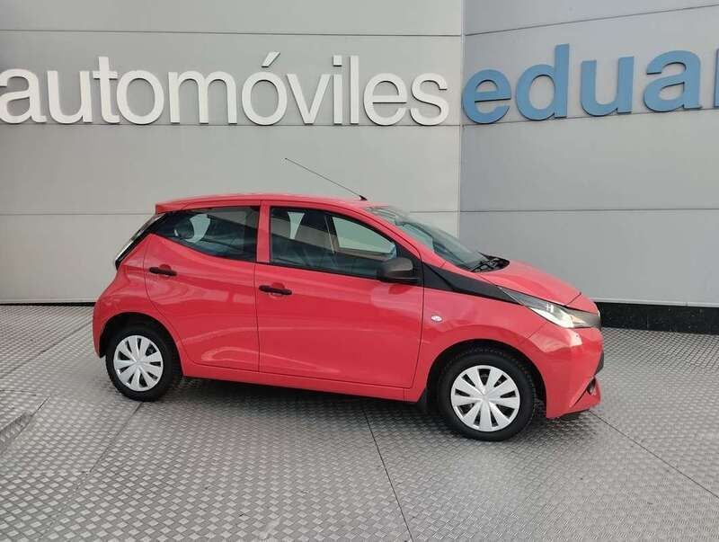 Rojo Usado 2017 Toyota Aygo X-play Utilitario | 10.300 € (Precio justo) - Imagen 1/4