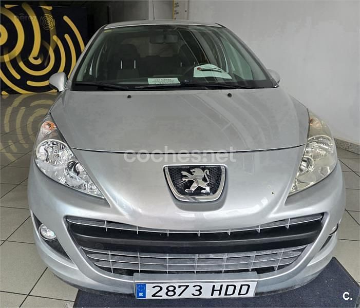 Usado Peugeot 207 Sportium 95 CV (69 kW) 2011 Gris / plata Berlina