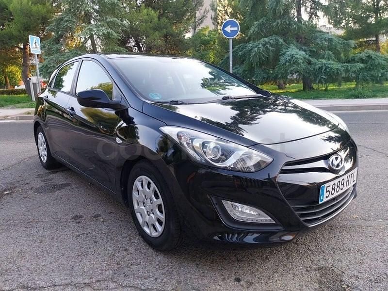 Usado Hyundai i30 100 CV (73 kW) 2013 Negro Berlina