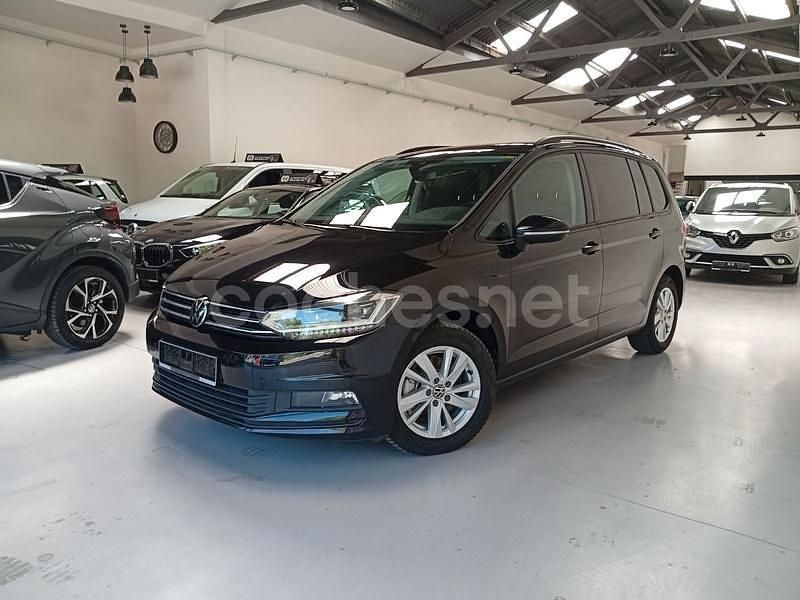 Usado VW Touran Business 122 CV (89 kW) 2021 Negro Monovolumen