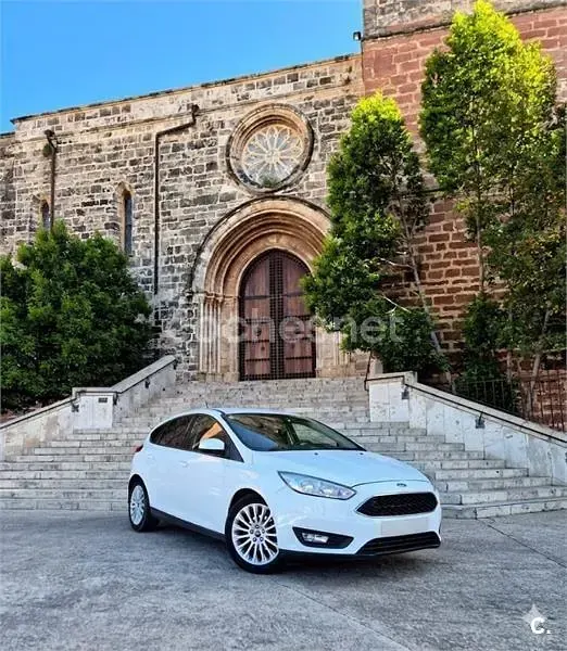Usado Ford Focus Trend 95 CV (69 kW) 2015 Blanco Berlina