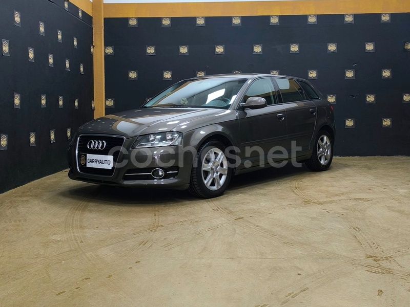 Marrón Usado 2012 Audi A3 Sportback Ambiente Berlina | 10.490 € (Precio justo) - Imagen 1/4