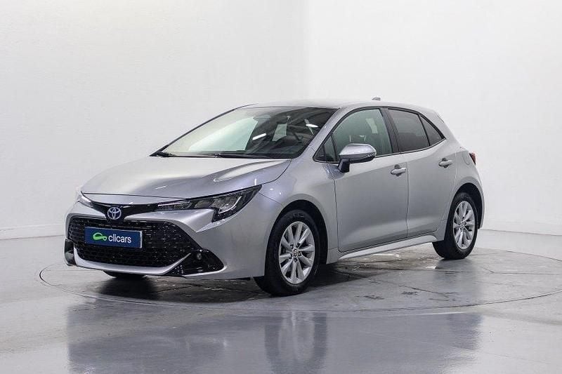 Usado Toyota Corolla Active 140 CV (102 kW) 2025 Gris / plata Berlina