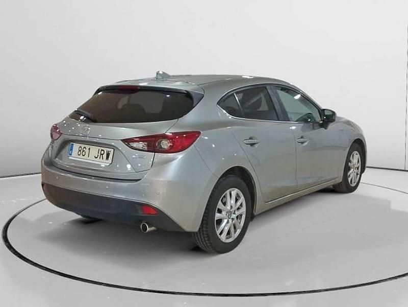 Usado Mazda 3 Luxury 106 CV (77 kW) 2016 Rojo Utilitario