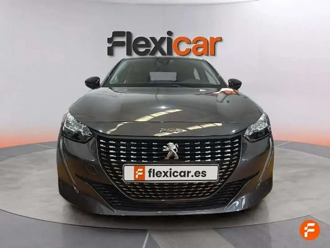 Usado Peugeot 208 Active 102 CV (75 kW) 2023 Gris Utilitario