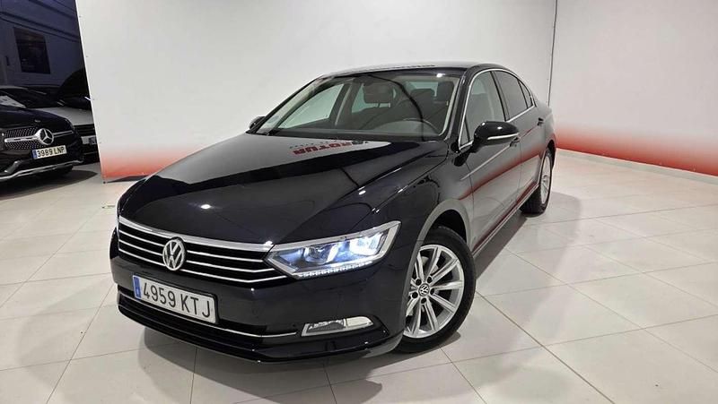 Usado VW Passat Advance 150 CV (110 kW) 2019 Negro Berlina