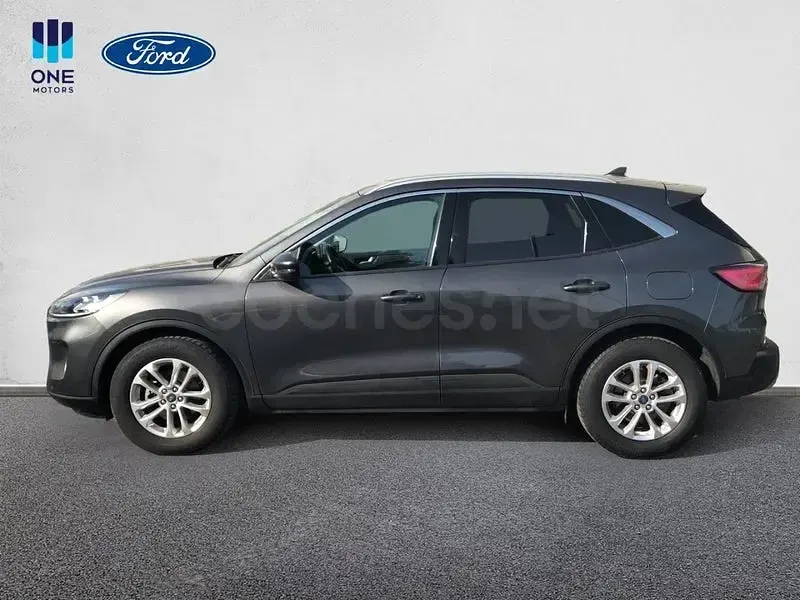 Usado Ford Kuga Titanium 150 CV (110 kW) 2023 Gris / plata SUV
