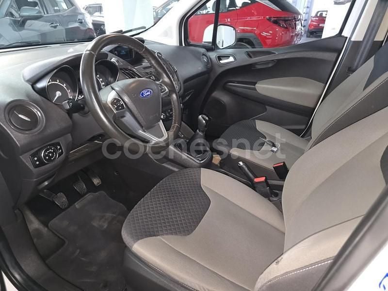 Usado Ford Tourneo Courier Titanium 102 CV (75 kW) 2016 Blanco Monovolumen