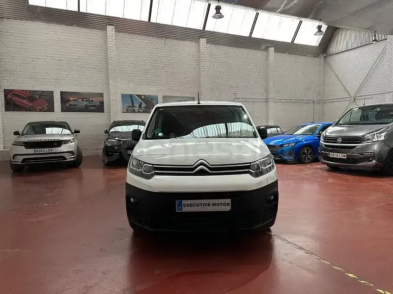 Usado Citroën Berlingo Live 102 CV (75 kW) 2022 Blanco Monovolumen