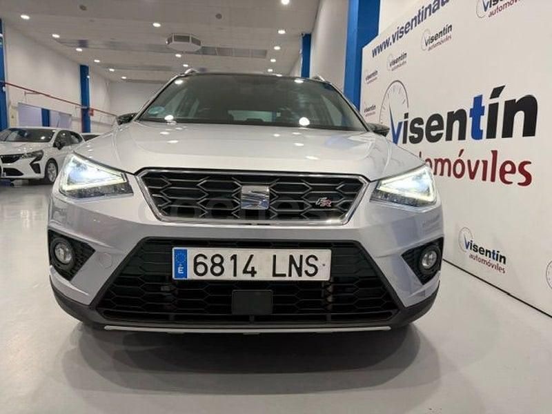 Usado Seat Arona FR 110 CV (80 kW) 2021 Gris / plata SUV