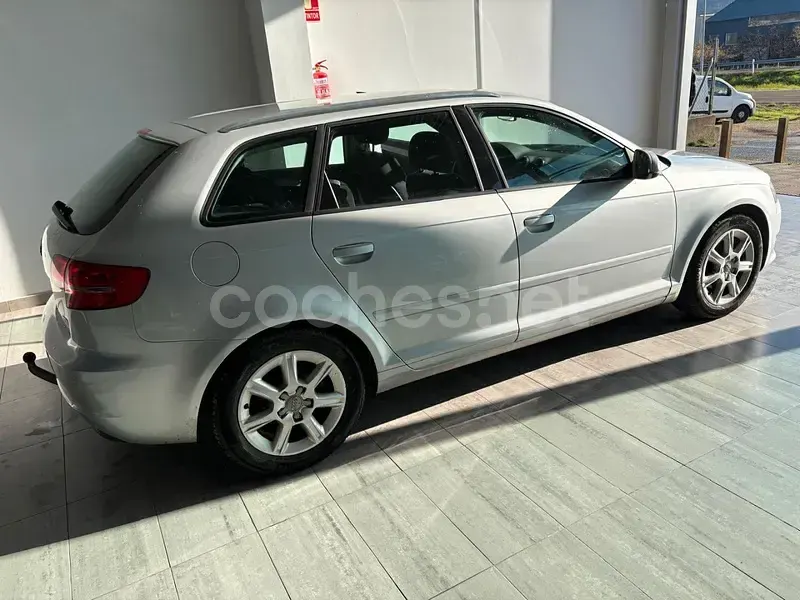Usado Audi A3 Ambition 140 CV (102 kW) 2010 Gris / plata Utilitario
