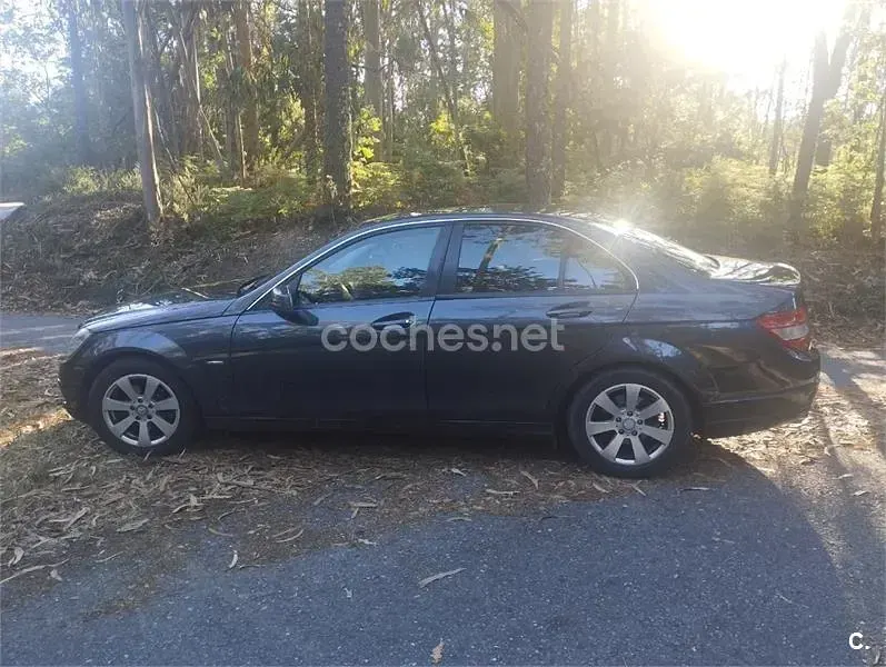 Usado Mercedes C180 Classic 156 CV (114 kW) 2010 Granate Berlina