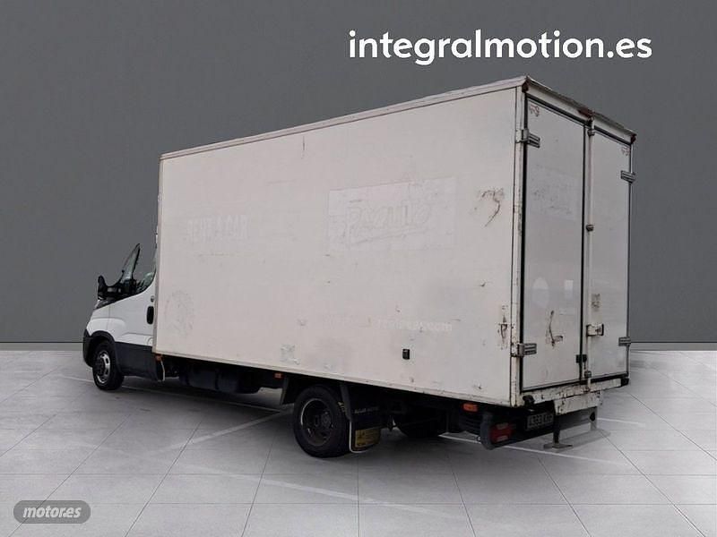 Usado Iveco Daily 150 CV (110 kW) 2018 Blanco Van