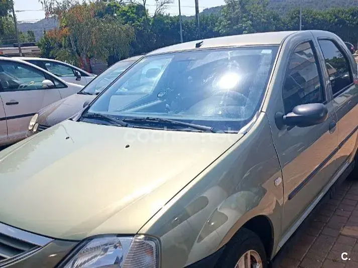 Usado Dacia Logan Lauréate 90 CV (66 kW) 2007 Beige Berlina