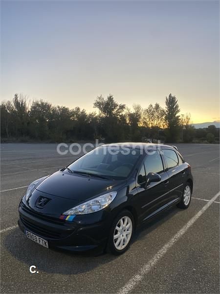 Negro Usado 2007 Peugeot 207 Berlina | 4500 € (Precio justo) - Imagen 1/4