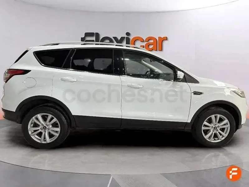 Usado Ford Kuga Titanium 120 CV (88 kW) 2018 Blanco SUV