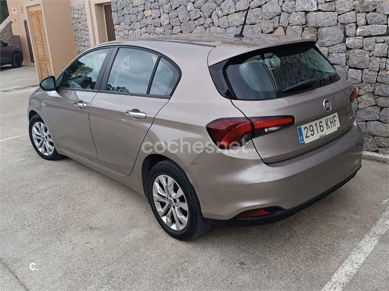 Usado Fiat Tipo Easy 95 CV (69 kW) 2018 Beige Berlina