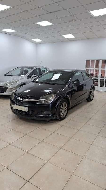Usado Opel Astra GTC Cosmo 120 CV (88 kW) 2008 Negro Utilitario
