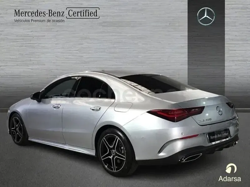 Usado Mercedes CLA200 163 CV (119 kW) 2025 Gris / plata Berlina