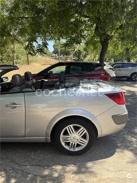 Usado Renault Mégane Cabriolet Privilege 135 CV (99 kW) 2005 Gris / plata Descapotable