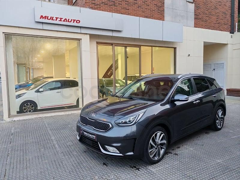 Usado Kia Niro 141 CV (103 kW) 2021 Gris / plata SUV